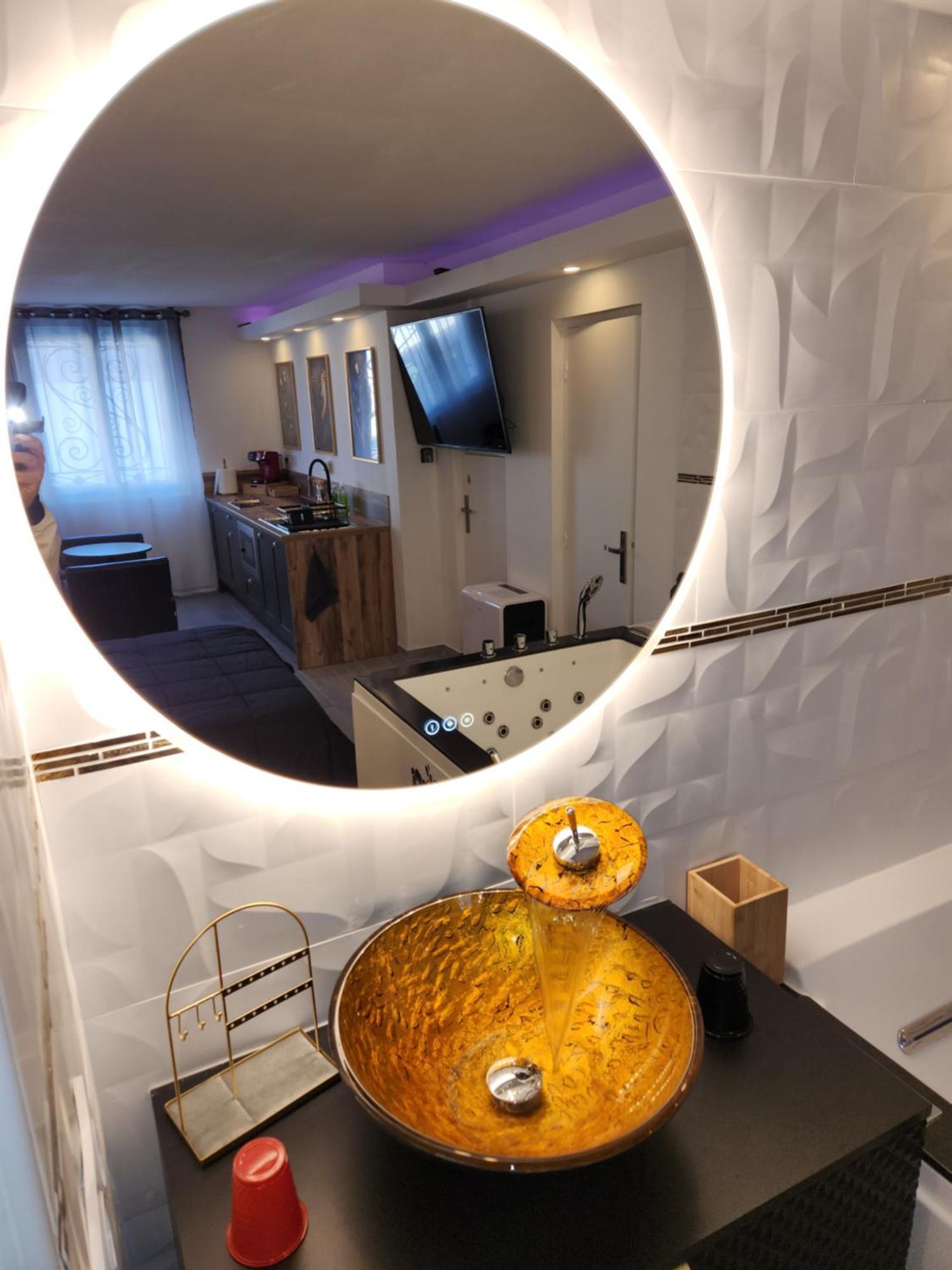 Romantique Avec Jacuzzi 2 Places Apartment *