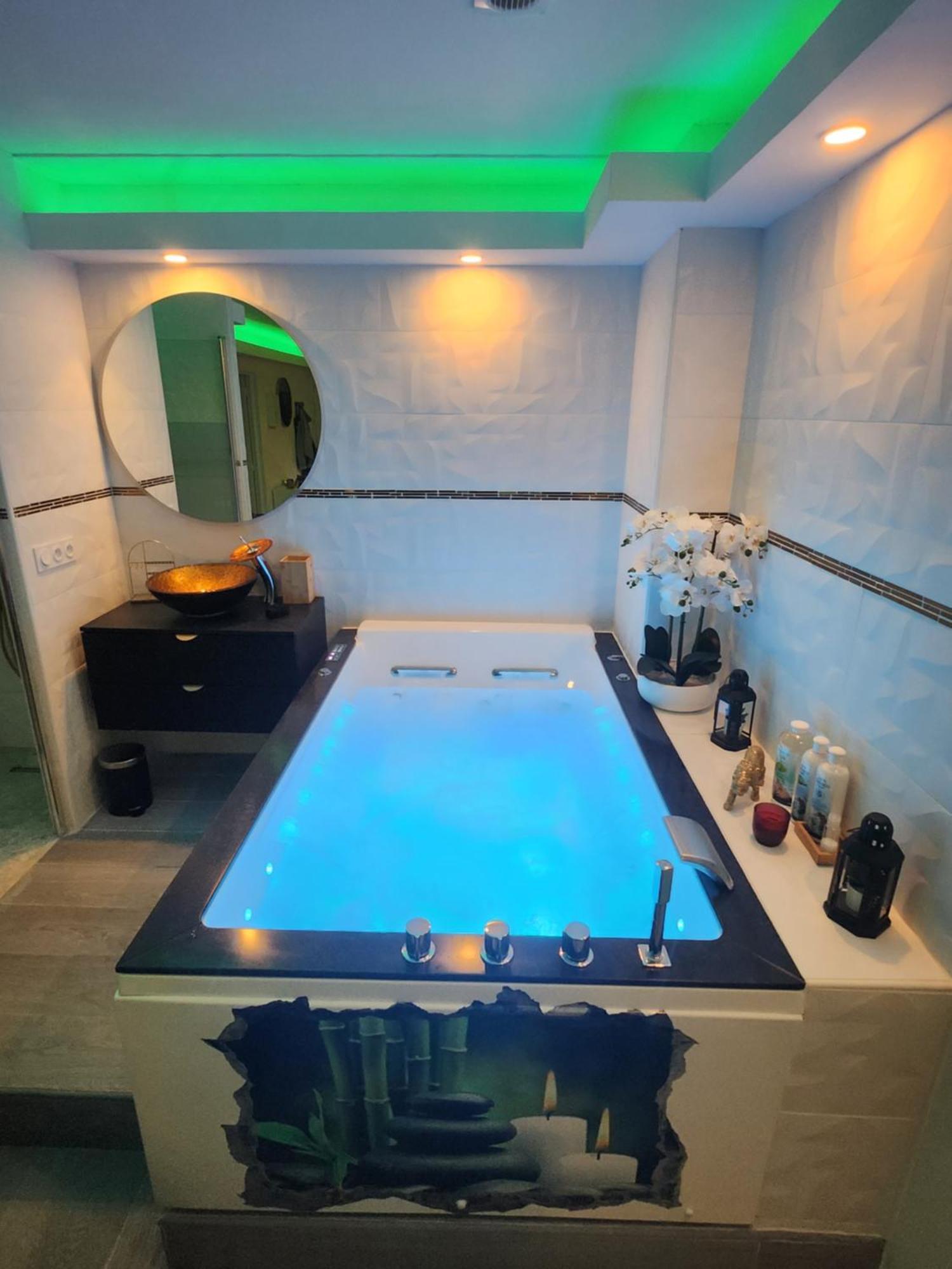 Romantique Avec Jacuzzi 2 Places * Perpignan